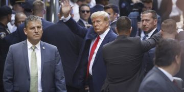 Trump queda bajo arresto en Nueva York