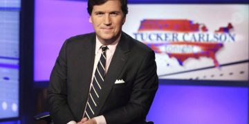 Tucker Carlson y Fox News rompen tras el pleito por difundir la gran mentira de Trump