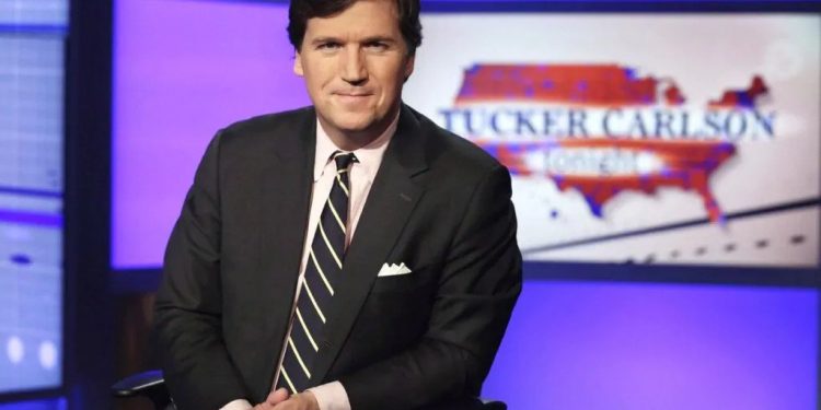 Tucker Carlson y Fox News rompen tras el pleito por difundir la gran mentira de Trump