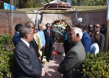 UASD deposita ofrenda floral por el 58 aniversario de la Revolución de Abril