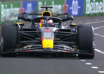 Verstappen arrasa, Mercedes da la sorpresa, Alonso cuarto y Sainz quinto