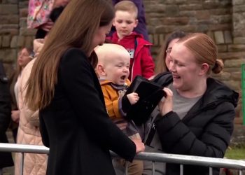 Bebé le “robó” la cartera a Kate Middleton: está cotizada en 900 dólares