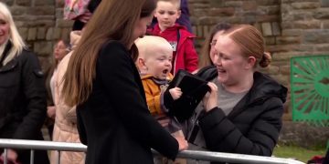 Bebé le “robó” la cartera a Kate Middleton: está cotizada en 900 dólares