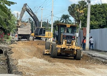 MOPC deja iniciado los trabajos de reparación de la carretera Limonal arriba en Licey Almendio