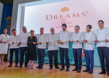 Ministro David Collado encabeza inauguración oficial del Dreams® Flora Resort & Spa
