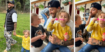 Así se ve Maluma de niñero, en redes sociales le pidieron que encargara los propios