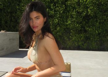 Kylie Jenner vuelve a presumir de cuerpazo