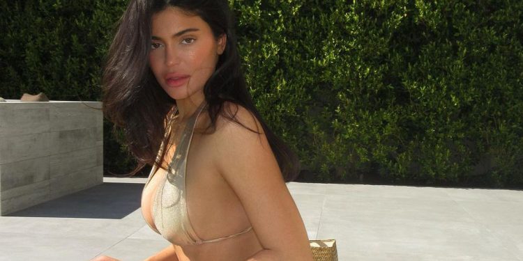 Kylie Jenner vuelve a presumir de cuerpazo