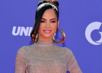 Natti Natasha dedica canción a Raphy Pina en los AMAs: “Por si me estás viendo Raphy, todos te amamos”