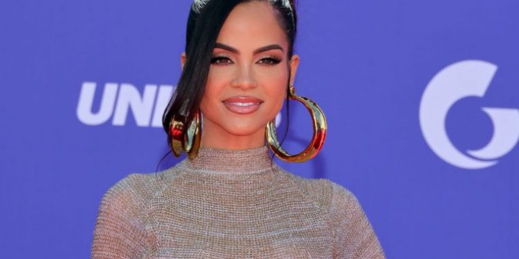 Natti Natasha dedica canción a Raphy Pina en los AMAs: “Por si me estás viendo Raphy, todos te amamos”