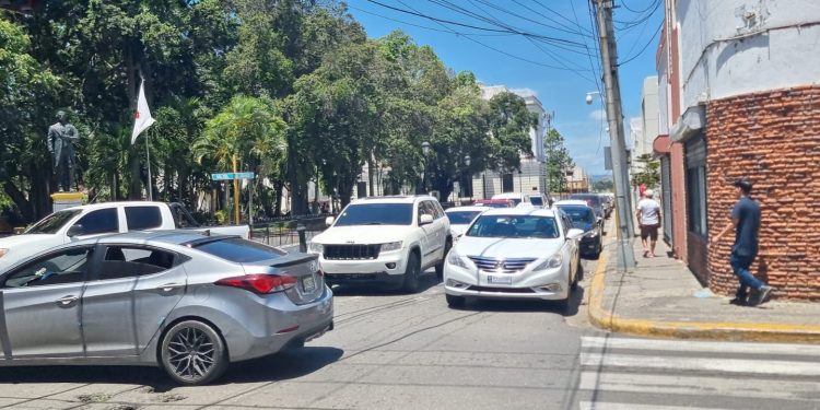 En las 14 provincias del Cibao la mayoría de los comercios abrieron sus puertas y todo está en calma