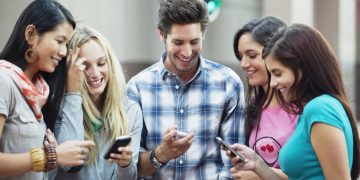 Advierten sobre los riesgos en la salud mental de los adolescentes que usan redes sociales