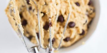 Riesgos que no conocías de comer masa cruda de galletas