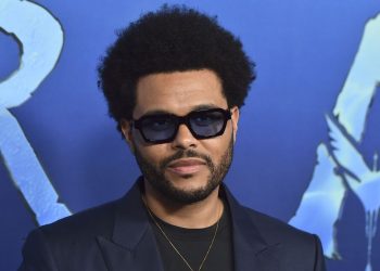 Cantante The Weeknd quiere «matar» su nombre artístico para «renacer»
