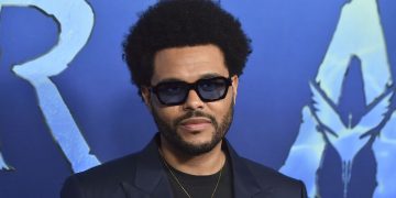 Cantante The Weeknd quiere «matar» su nombre artístico para «renacer»