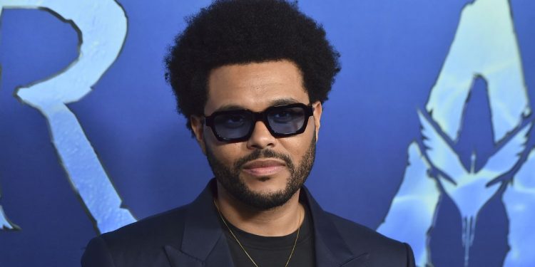 Cantante The Weeknd quiere «matar» su nombre artístico para «renacer»