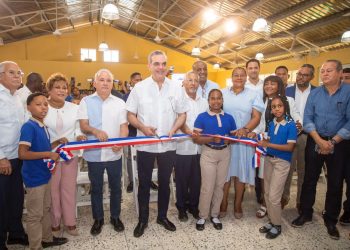 Presidente Abinader inaugura escuela en Los Guaricanos que beneficiará a 800 estudiantes del nivel básico