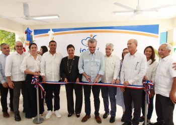 El presidente Abinader y Manola Santana inauguran un nuevo CAIPI en Villa González