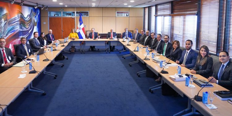 Gobernador Valdez Albizu recibe a la misión del Artículo IV del FMI para analizar el desempeño de la economía y sus perspectivas