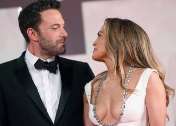 Las bromas de Ben Affleck a los atuendos de Jennifer López: “¿Dónde está el resto de la blusa?”