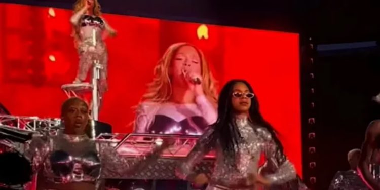 Beyoncé sorprendió a sus fans al bailar con su hija Blue Ivy durante su concierto de París