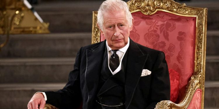 La ceremonia de coronación de Carlos III paso a paso