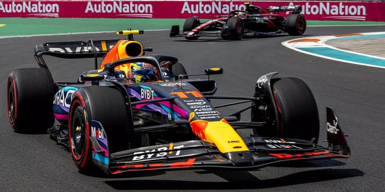 Pole de Checo Pérez con Alonso 2º y Sainz 3º; Leclerc arruina a Verstappen