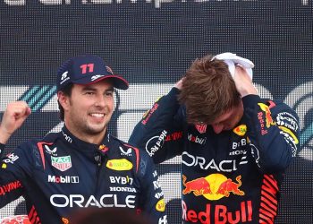 Checo Pérez pone en aprieto a Max Verstappen