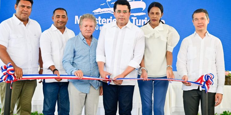 Collado inaugura obras en La Altagracia y deja iniciadas otras con una inversión de unos 202 millones de pesos
