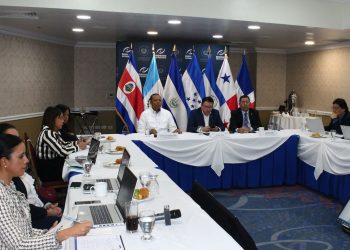 Defensoría Consumidor El Salvador y miembros de CONCADECO reconocen a RD por buen manejo de la inflación