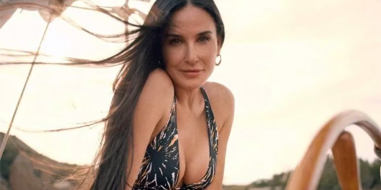 Demi Moore posó con su nieta en bikini y sus seguidores la llenaron de elogios