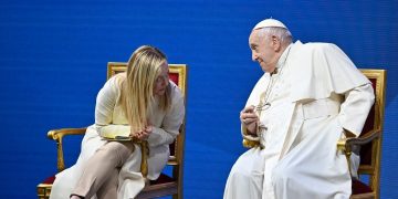 El papa Francisco insta a tener más hijos, no mascotas