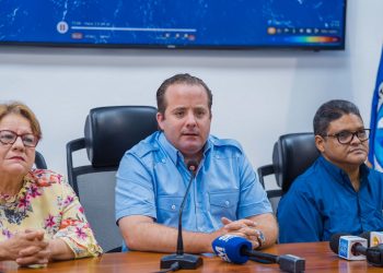 General Méndez agradece entrega de 8 camionetas y 60 computadoras por parte del MAPRE al COE