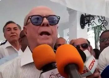 Hipólito advierte a la oposición que les lanzarán bombas si protestan por resolución JCE