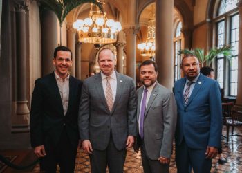 Hugo Beras impulsa reciprocidad de Licencias de Conducir RD en Senado de New York