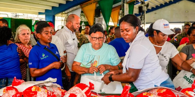 Más de 90 mil personas de distintas clases sociales se abastecen de alimentos en ferias “Inespre Está de Madre”
