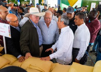 Inicia con éxito feria “Inespre está de Madre” en la Ciudad Ganadera