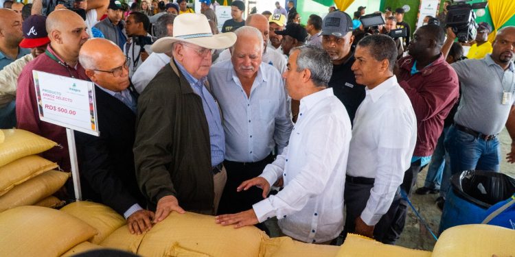 Inicia con éxito feria “Inespre está de Madre” en la Ciudad Ganadera