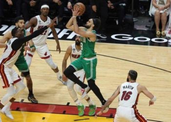 Celtics anota con una décima de segundo y habrá juego 7