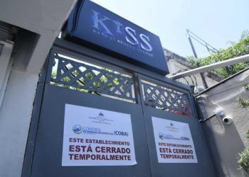 Cierran Kiss Bar tras asalto donde murió Joshua Omar