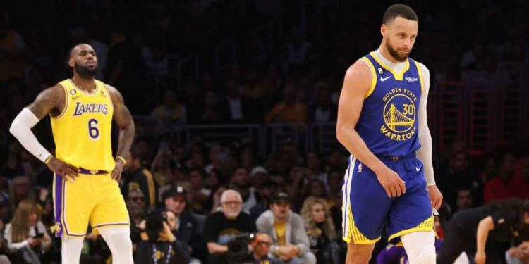 Lakers vencen a Warriors con esfuerzo colectivo