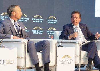 Ito Bisonó presentó exitosas cifras de inversión, empleos y exportaciones en Conferencia Mundial de ZF en Dubái