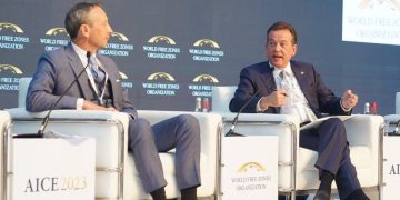 Ito Bisonó presentó exitosas cifras de inversión, empleos y exportaciones en Conferencia Mundial de ZF en Dubái