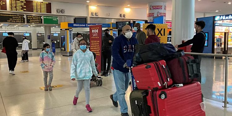 Estados Unidos dejará de exigir la vacunación contra el COVID a los turistas extranjeros