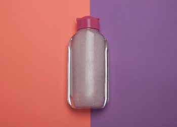 Agua micelar, tónico y esencia: cuál es la diferencia y cómo usarlos bien