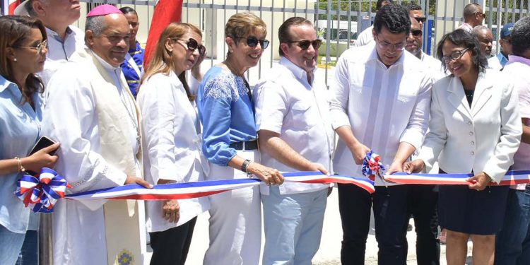 Turismo inaugura centro comunal en Maimón, Puerto Plata
