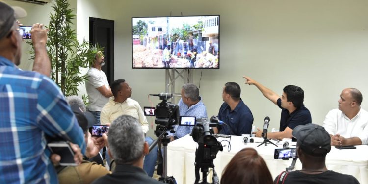 Wellington Arnaud informa avances construcción alcantarillado sanitario de Mao
