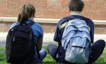 Mito: el peso de la mochila no causa el dolor de espalda