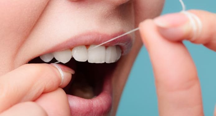 Hilo dental: quién debe usarlo y consejos para una buena higiene