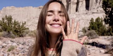 Lily Collins sufre el robo de su anillo de compromiso